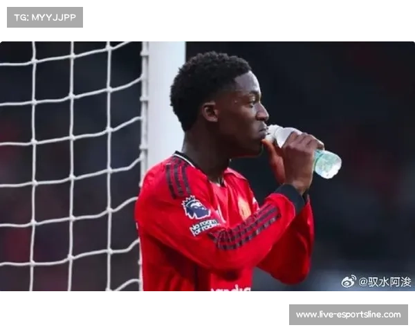 从被质疑到被认可：曼联小将梅努在卡里克麾下重获首发位置的技术突破与心理成长